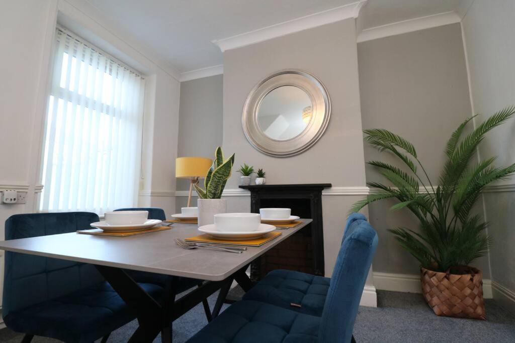 2 Bedroom Characterful House Lancaster Esterno foto