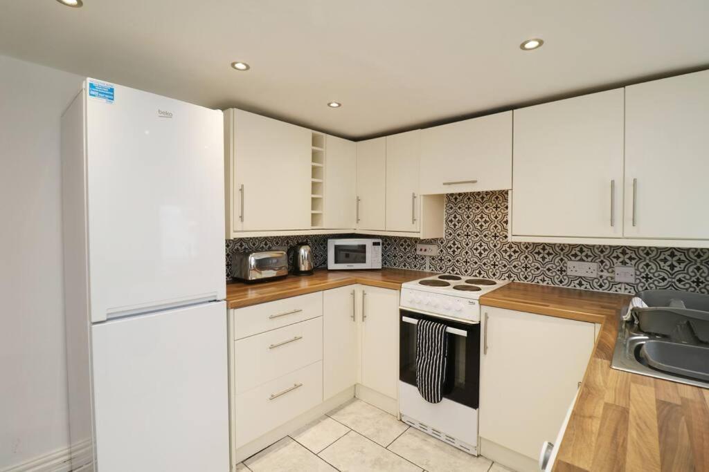 2 Bedroom Characterful House Lancaster Esterno foto